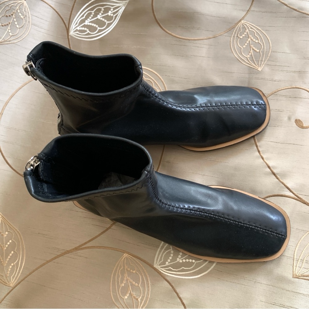 DAMDA Stylish Black Ankle Heeled Boots (23.5)